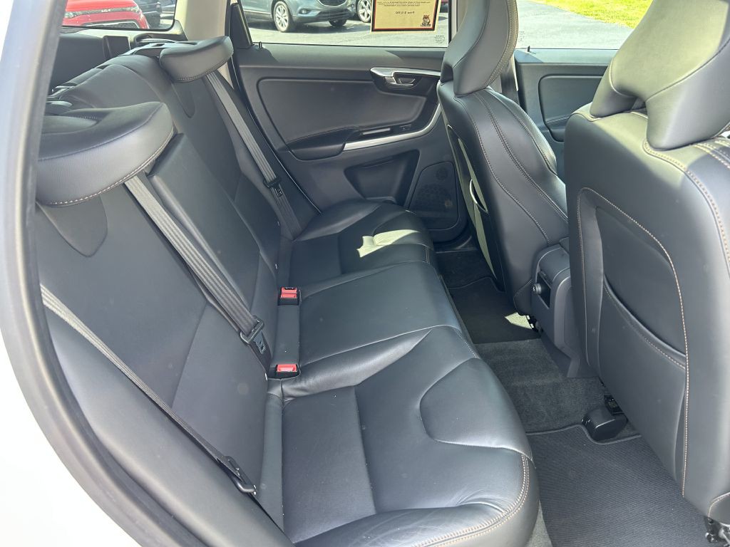 2017 Volvo XC60 Image 14