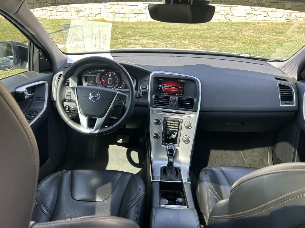 2017 Volvo XC60 Image 15