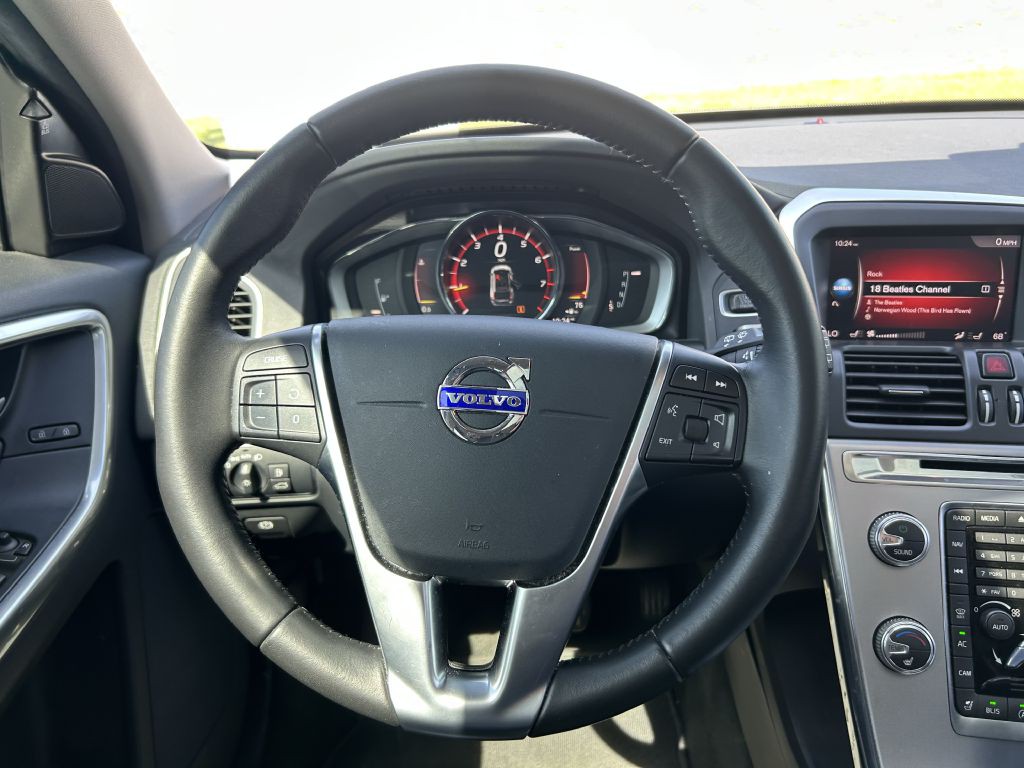 2017 Volvo XC60 Image 17