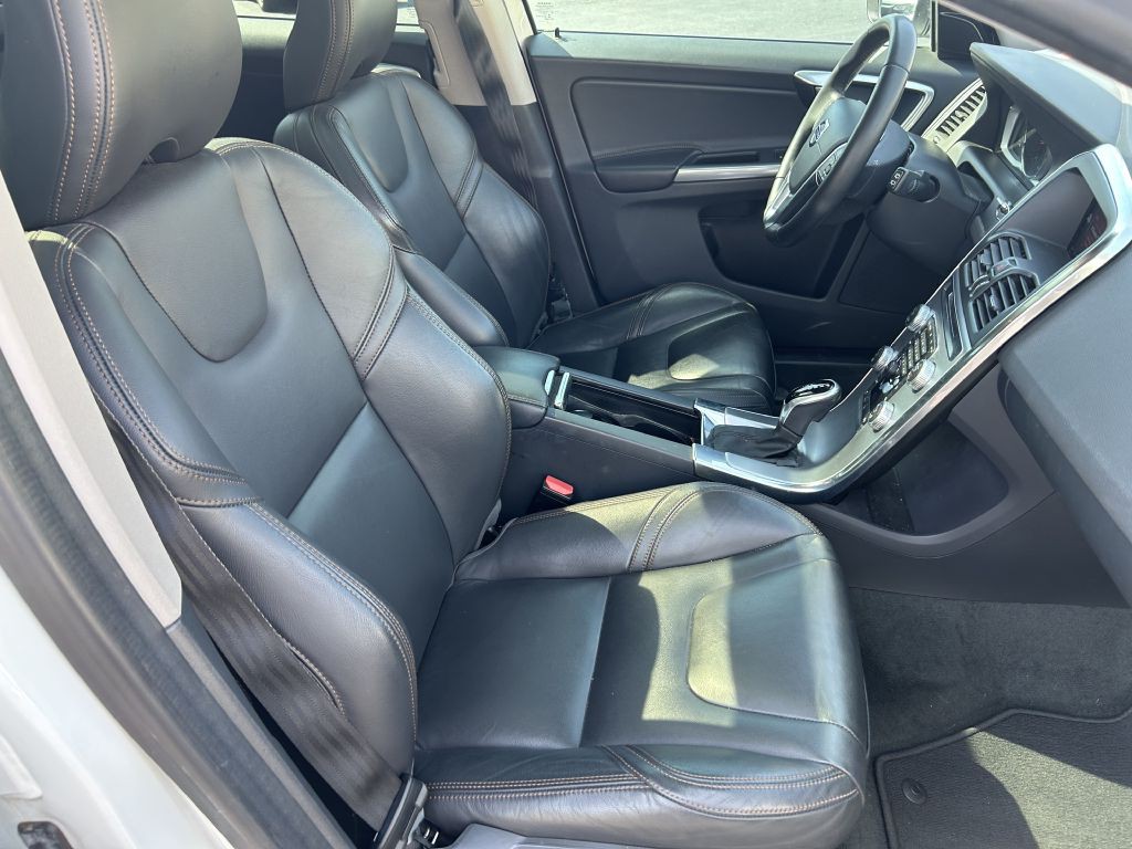 2017 Volvo XC60 Image 18