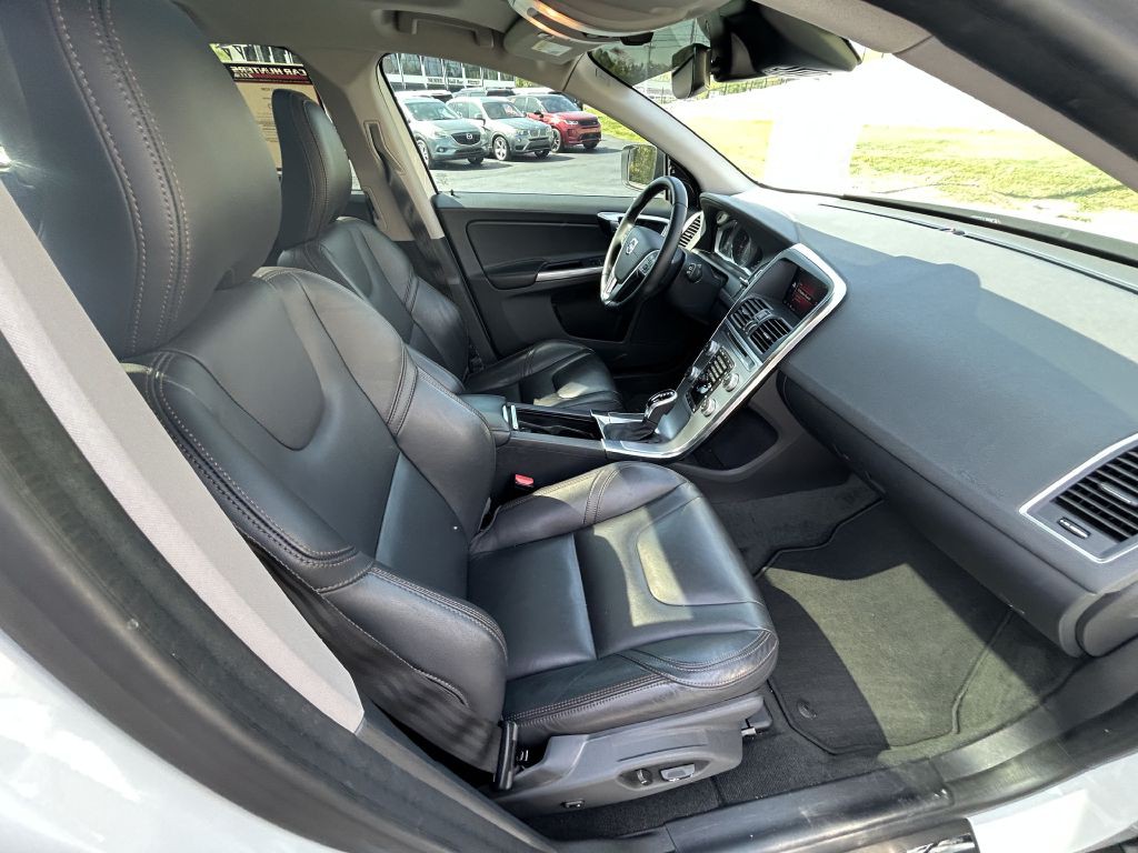 2017 Volvo XC60 Image 19