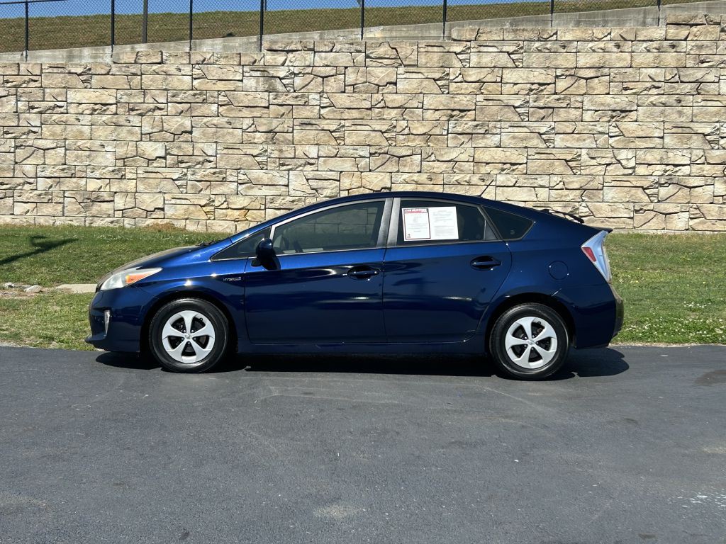 2013 Toyota Prius Image 2