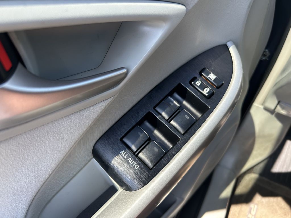 2013 Toyota Prius Image 7