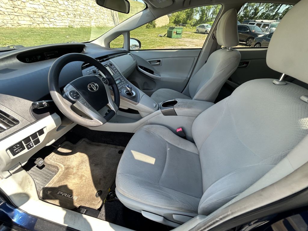 2013 Toyota Prius Image 9