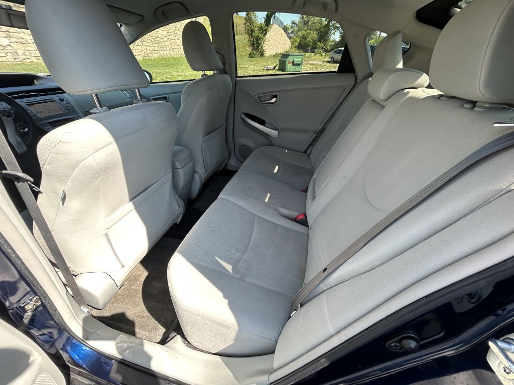 2013 Toyota Prius Image 10