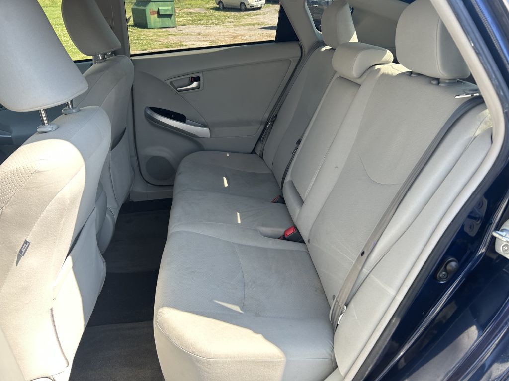 2013 Toyota Prius Image 11