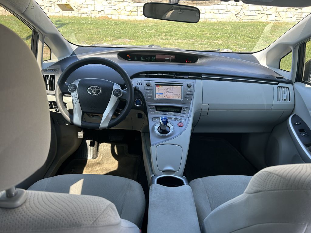 2013 Toyota Prius Image 14