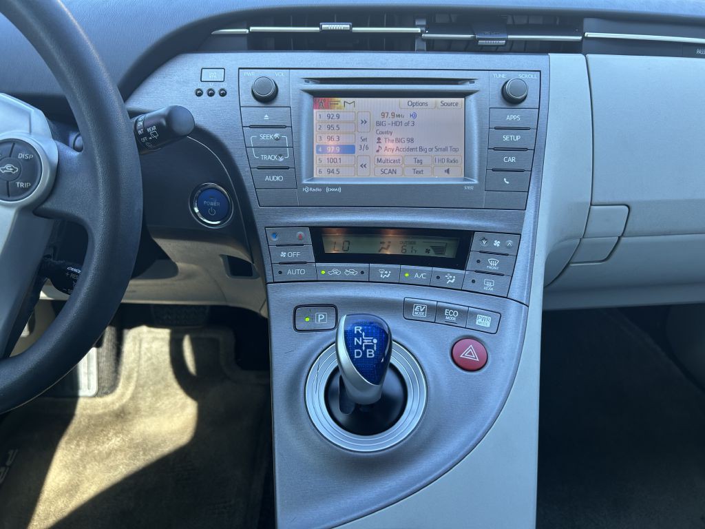 2013 Toyota Prius Image 15
