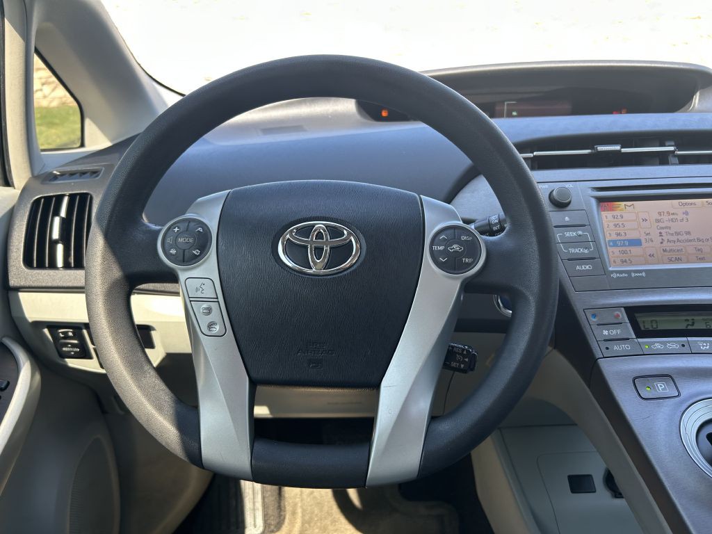 2013 Toyota Prius Image 16