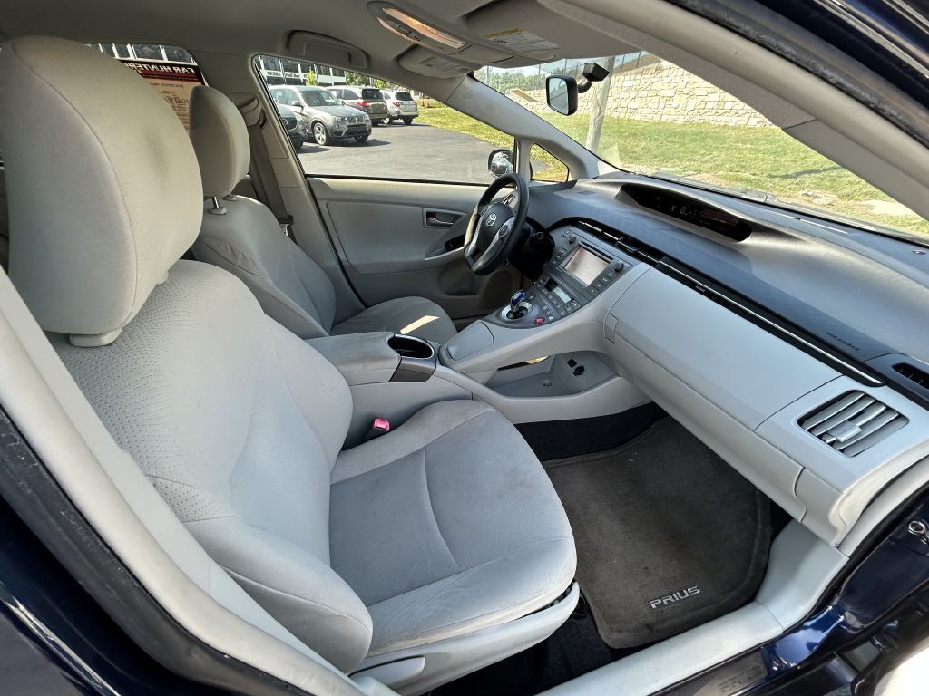 2013 Toyota Prius Image 18