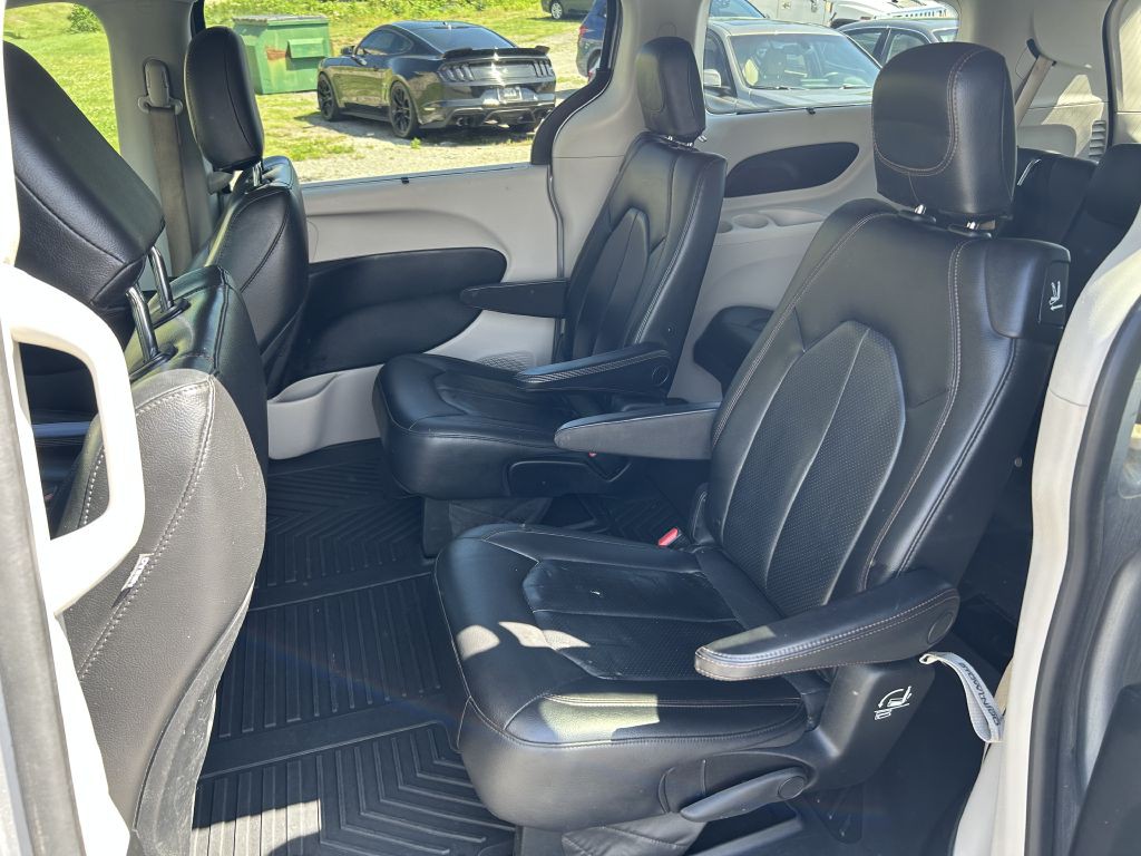 2019 Chrysler Pacifica Image 11