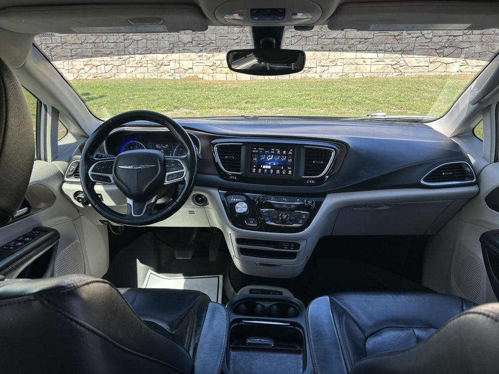 2019 Chrysler Pacifica Image 16