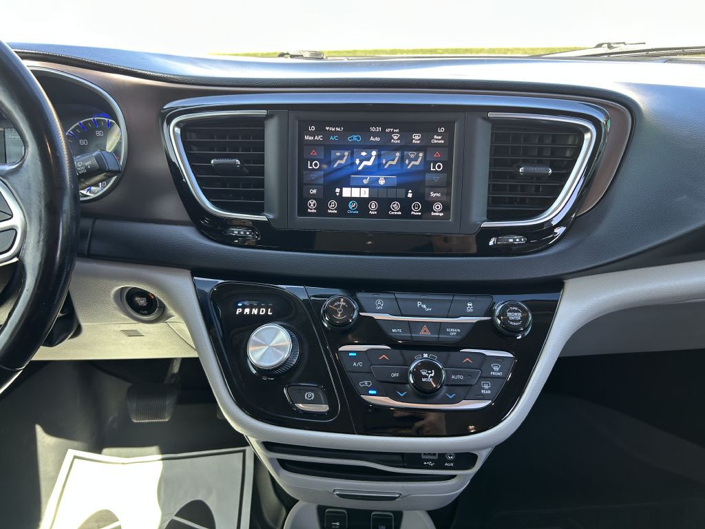 2019 Chrysler Pacifica Image 17
