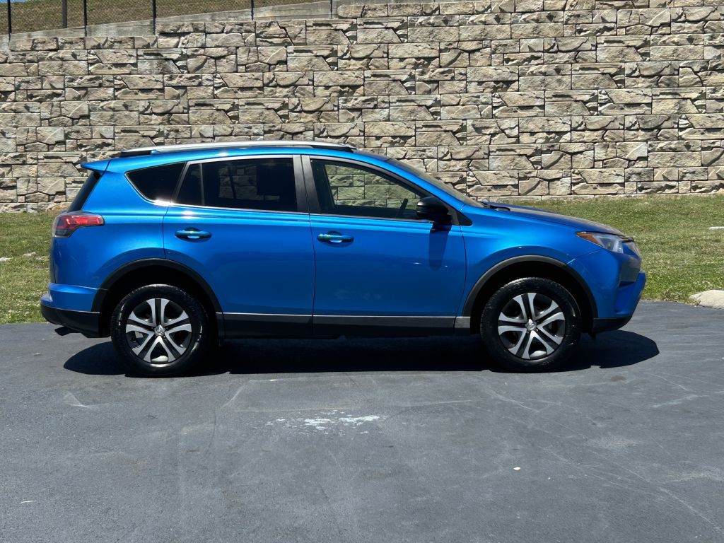 2017 Toyota Rav4 Image 3
