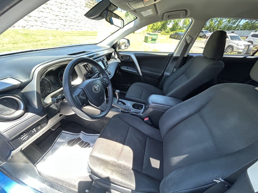 2017 Toyota Rav4 Image 9