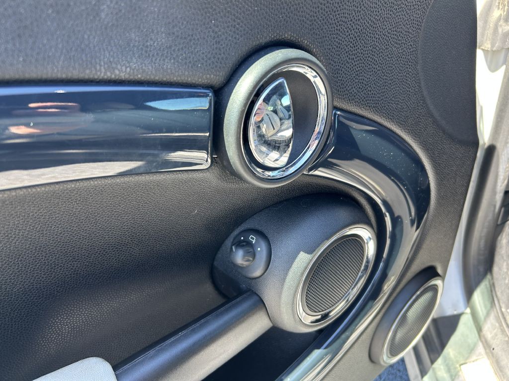 2012 MINI Cooper Image 7
