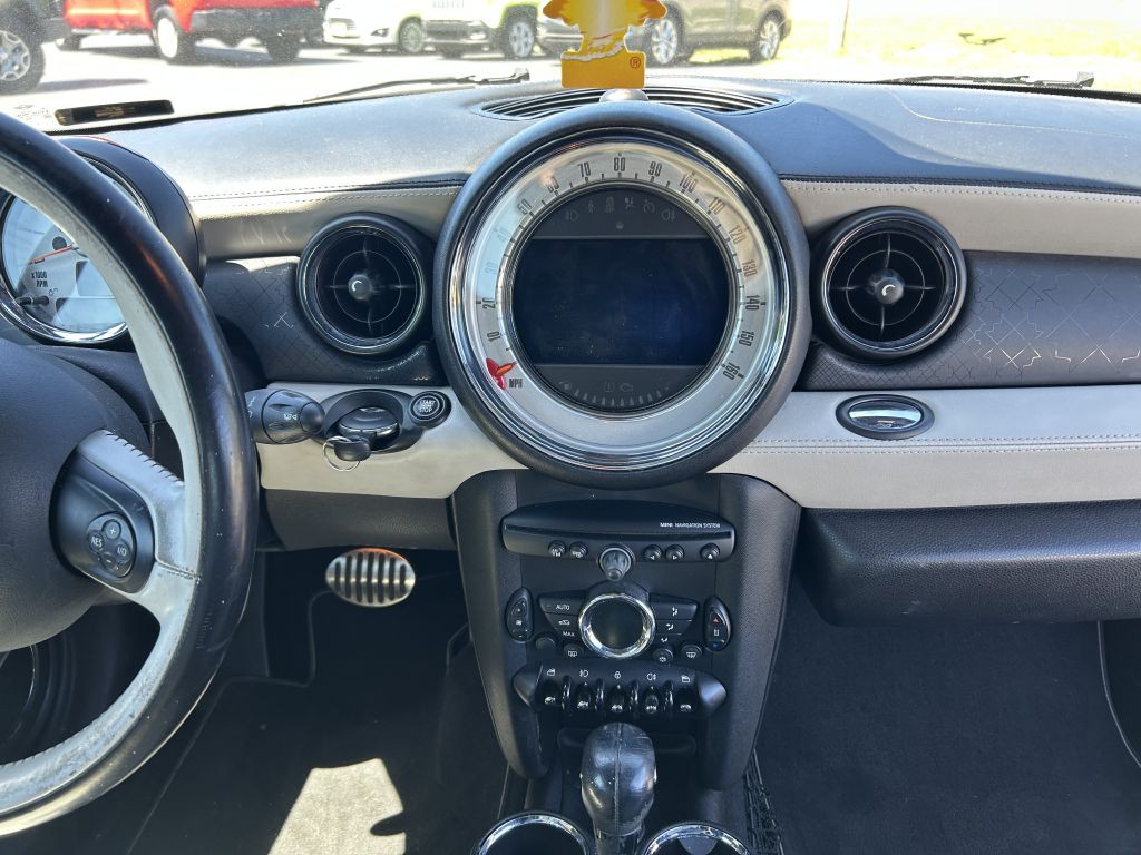 2012 MINI Cooper Image 12