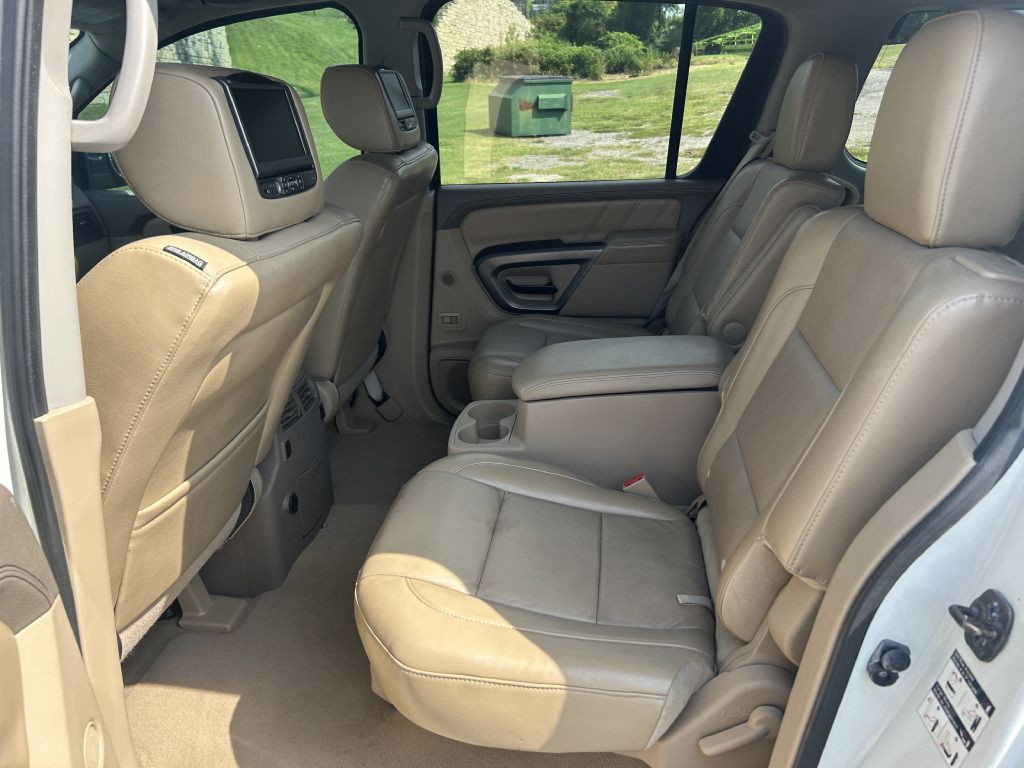 2015 Nissan Armada Image 11