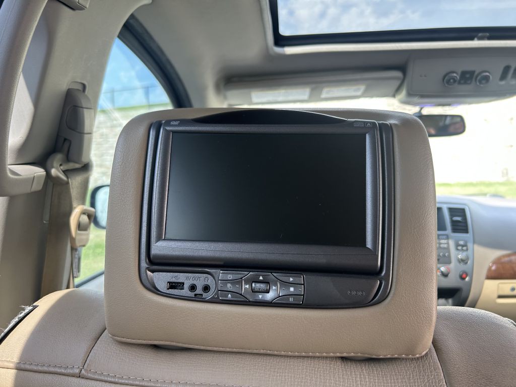 2015 Nissan Armada Image 17