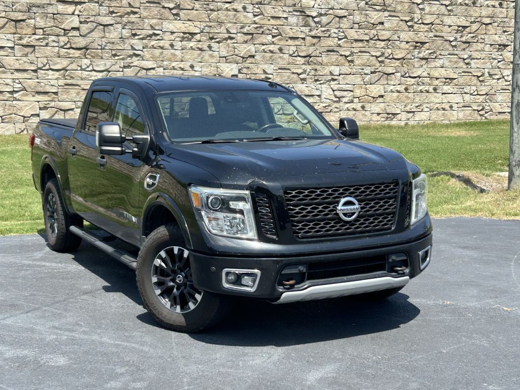 2017 Nissan Titan Image 1