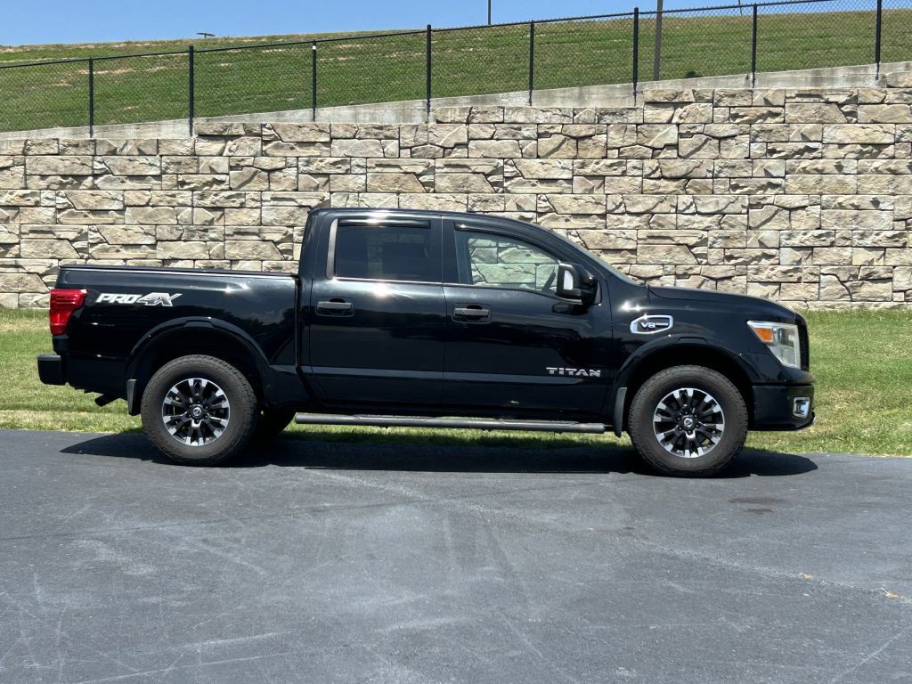 2017 Nissan Titan Image 3