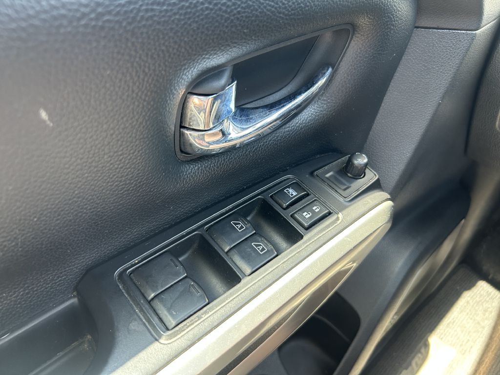 2017 Nissan Titan Image 7