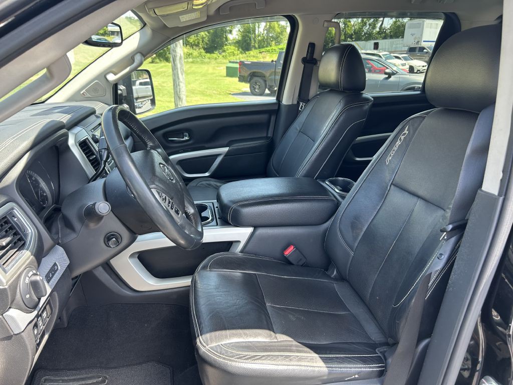 2017 Nissan Titan Image 8