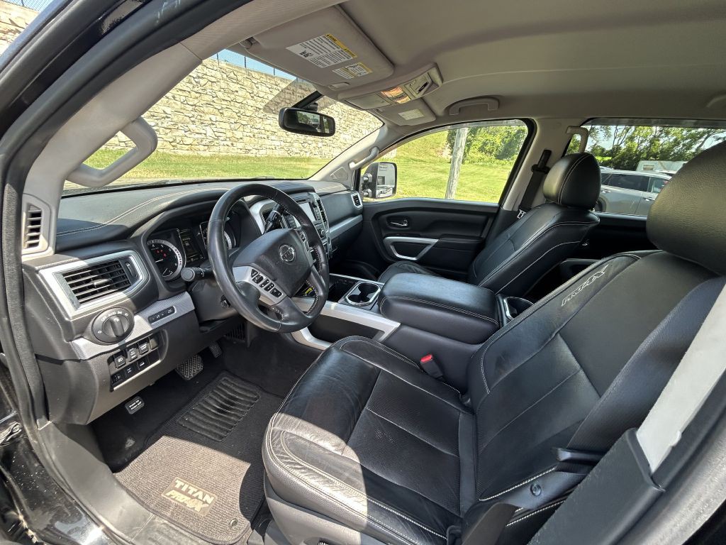 2017 Nissan Titan Image 9