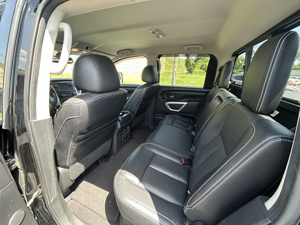 2017 Nissan Titan Image 10