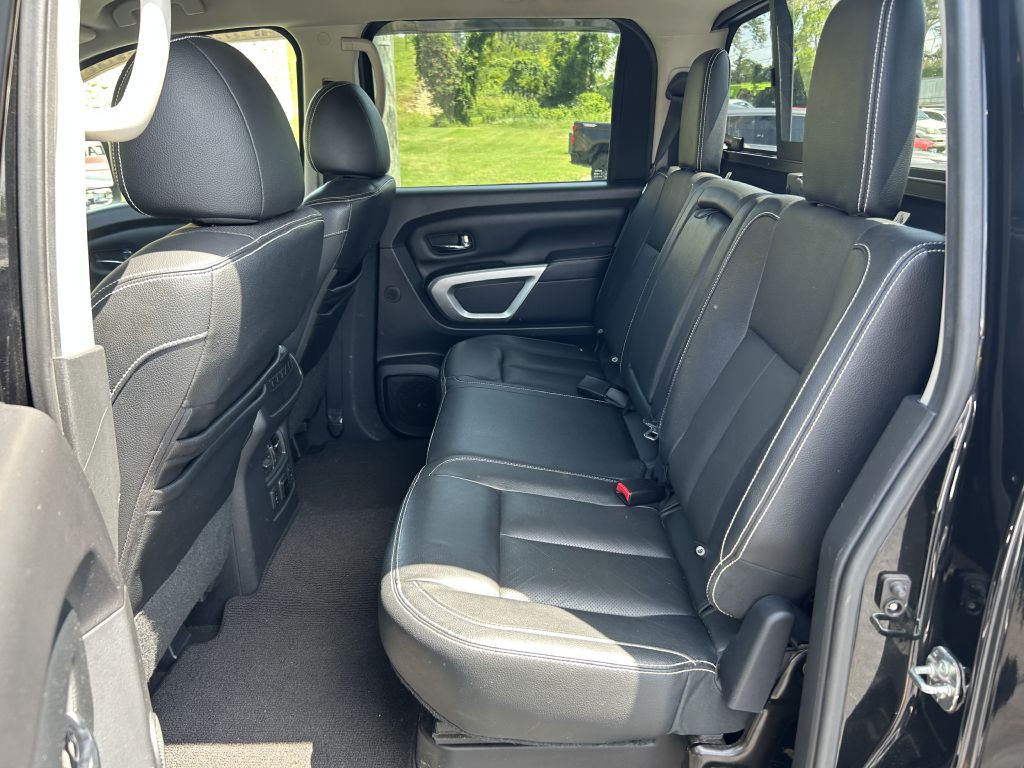 2017 Nissan Titan Image 11