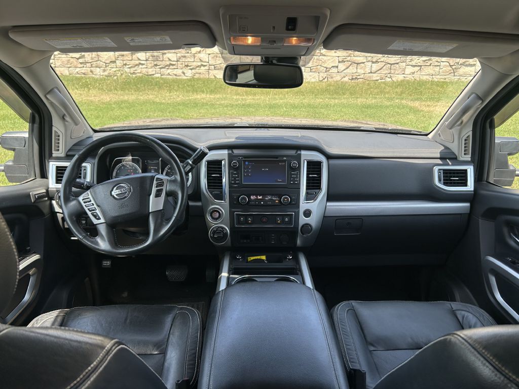 2017 Nissan Titan Image 14