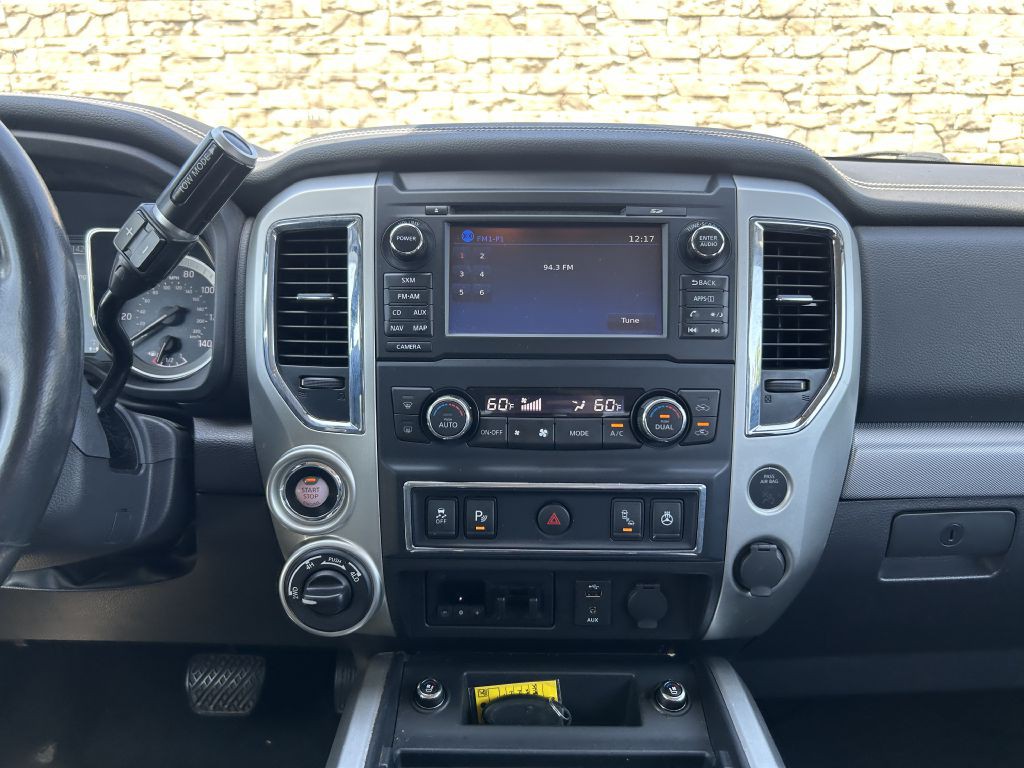 2017 Nissan Titan Image 15