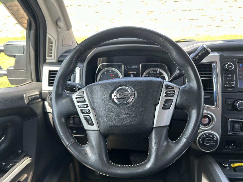2017 Nissan Titan Image 16