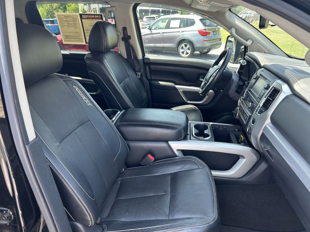 2017 Nissan Titan Image 17