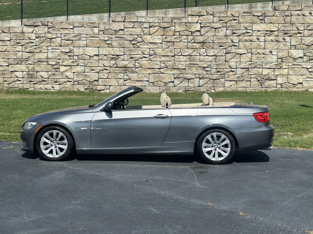 2012 BMW 3 Series Image 3