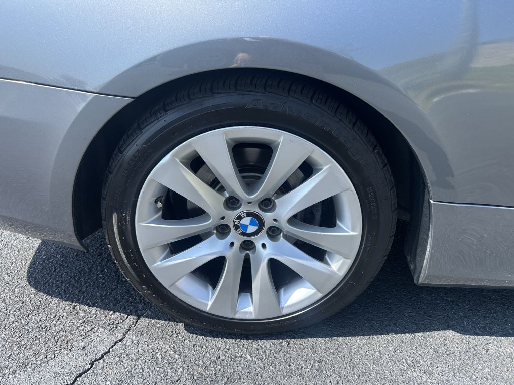 2012 BMW 3 Series Image 9
