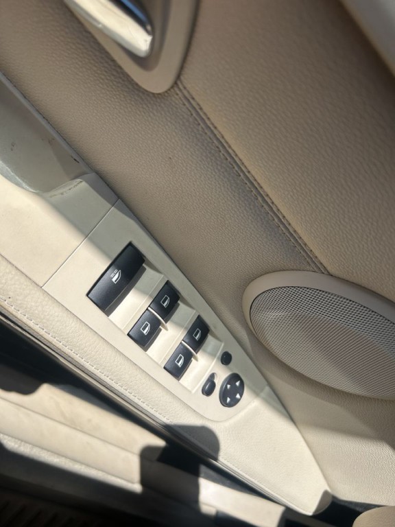 2012 BMW 3 Series Image 10
