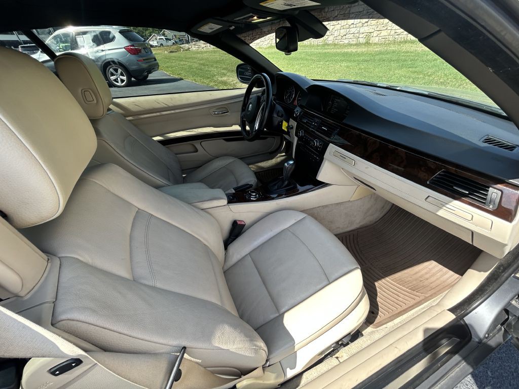 2012 BMW 3 Series Image 16