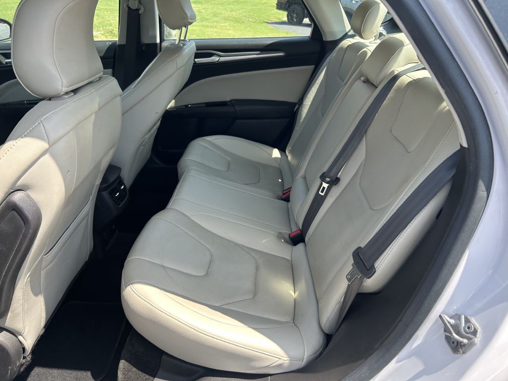 2016 Ford Fusion Image 11