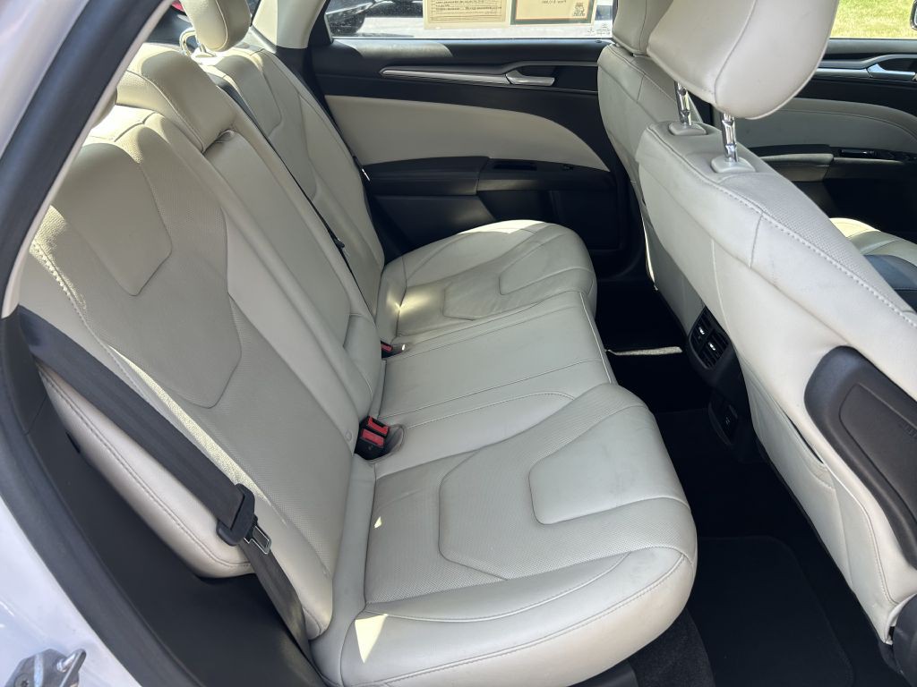 2016 Ford Fusion Image 14