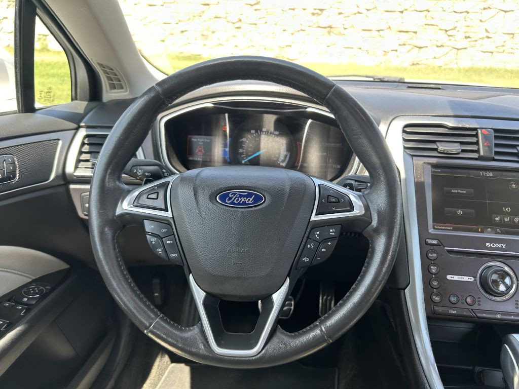 2016 Ford Fusion Image 17