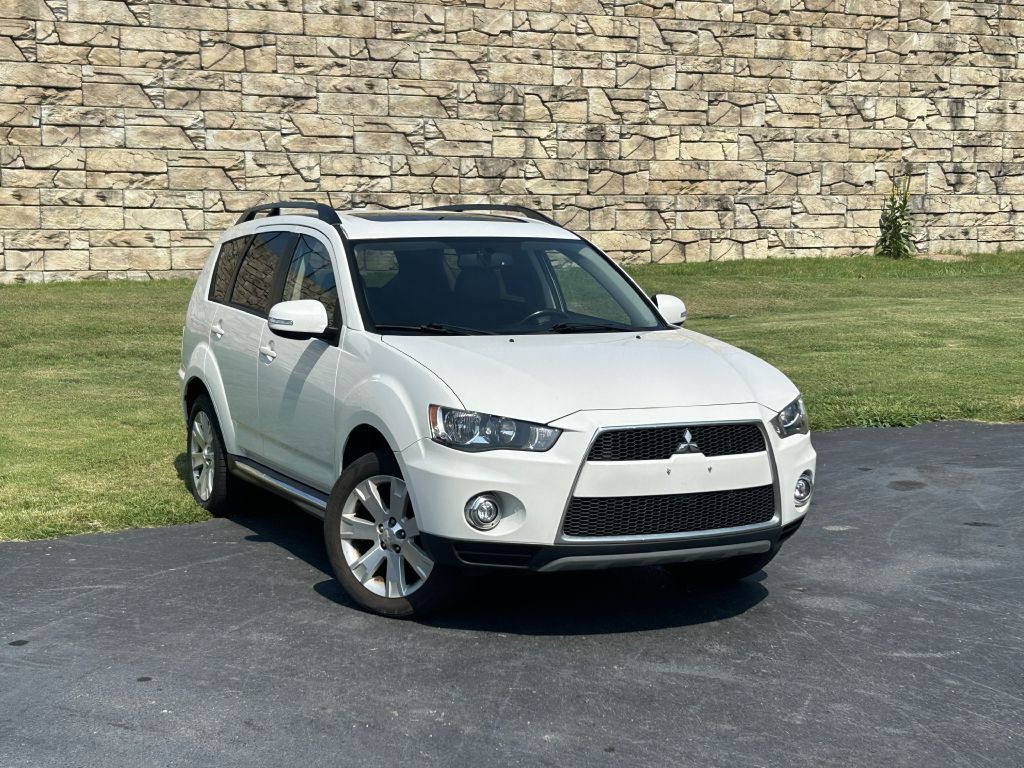 2013 Mitsubishi Outlander Image 1
