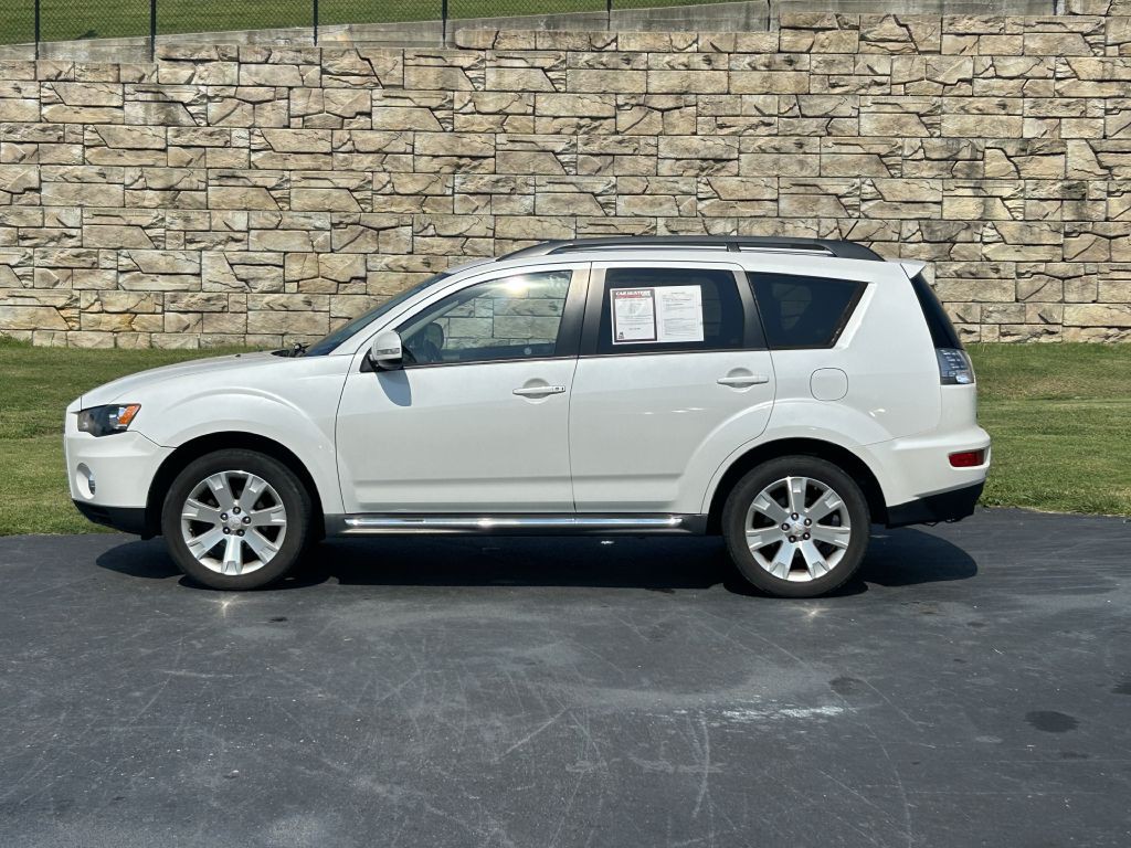 2013 Mitsubishi Outlander Image 2