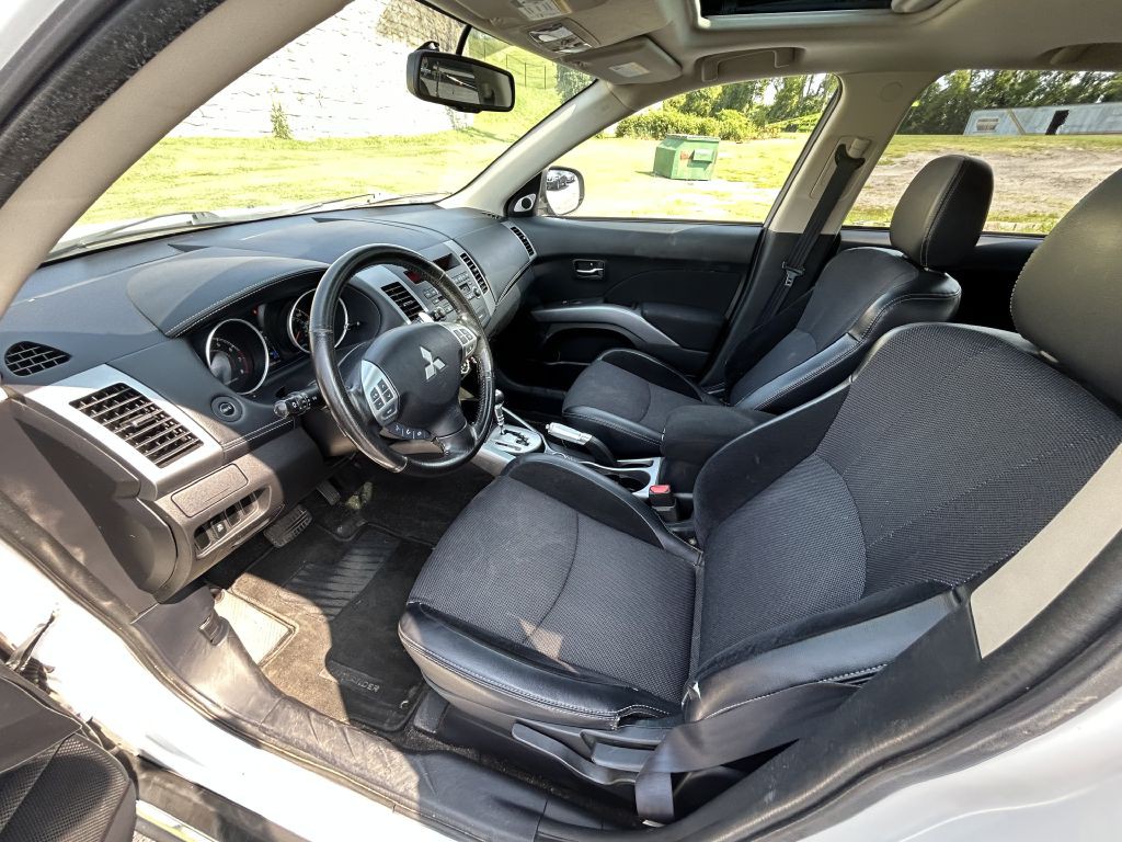 2013 Mitsubishi Outlander Image 9