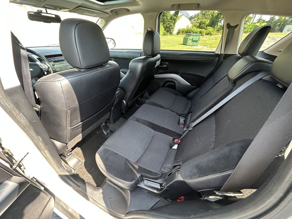 2013 Mitsubishi Outlander Image 12
