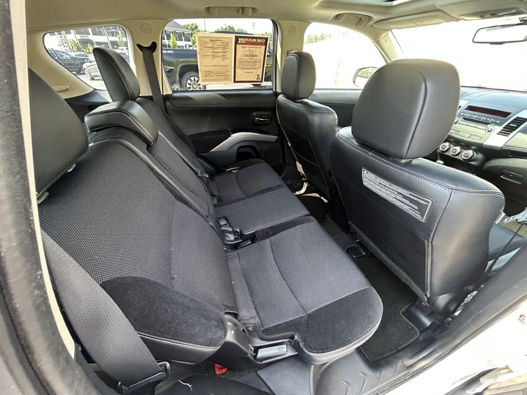 2013 Mitsubishi Outlander Image 14