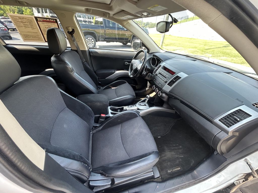 2013 Mitsubishi Outlander Image 19