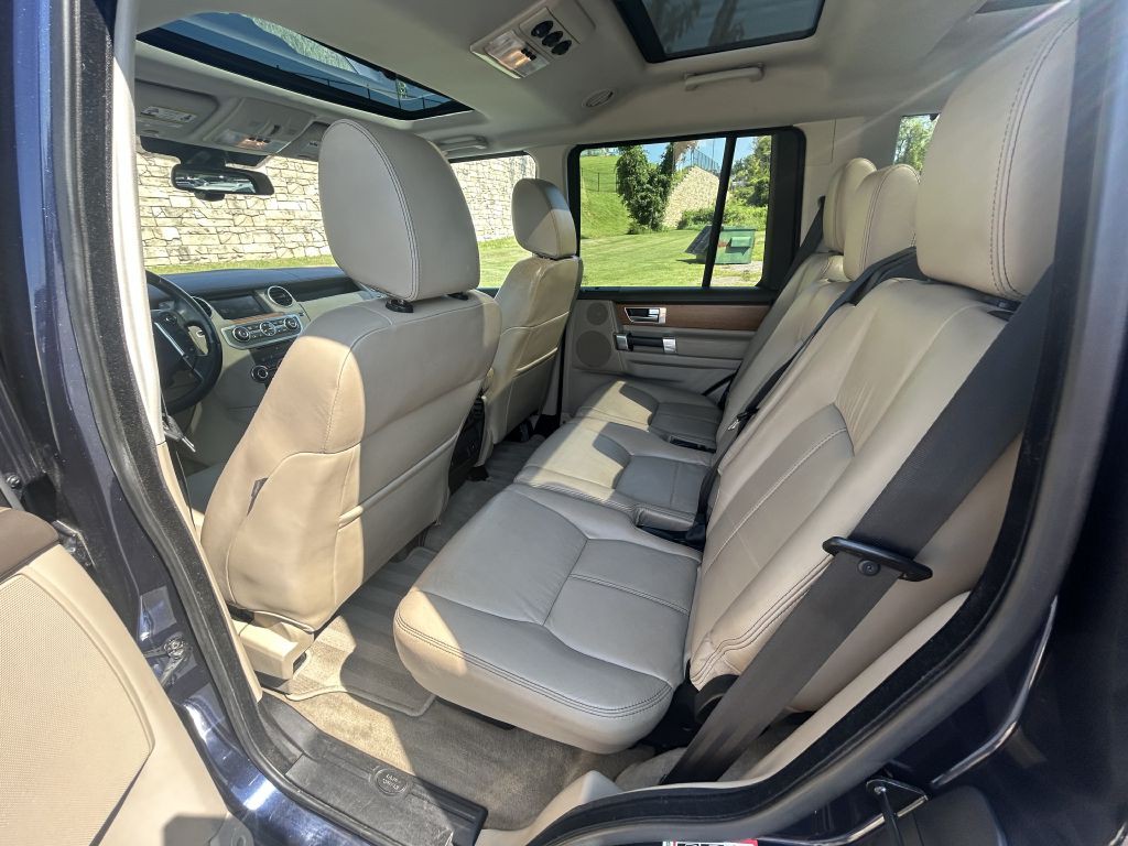 2016 Land Rover LR4 Image 12