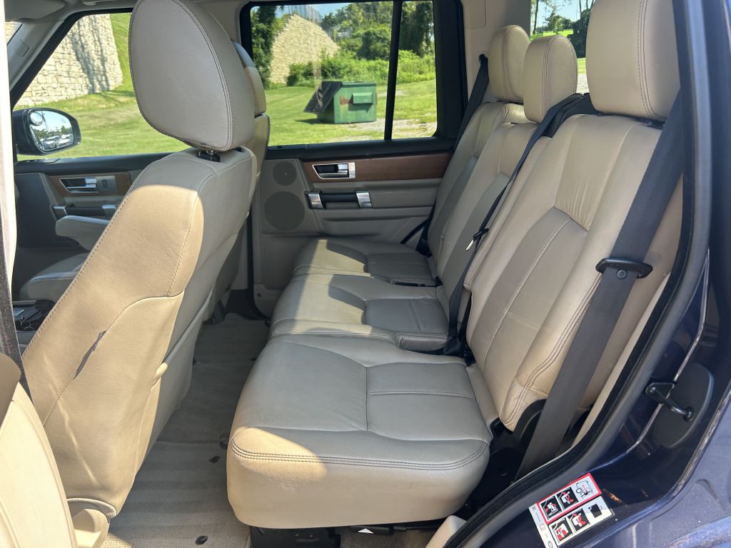 2016 Land Rover LR4 Image 13