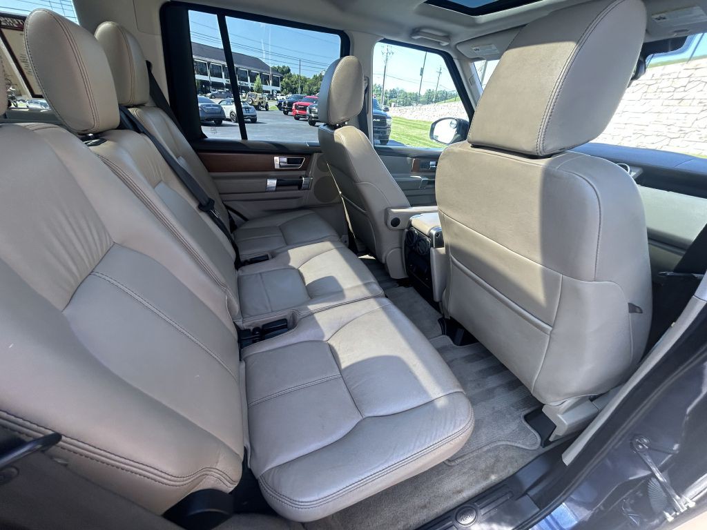 2016 Land Rover LR4 Image 16